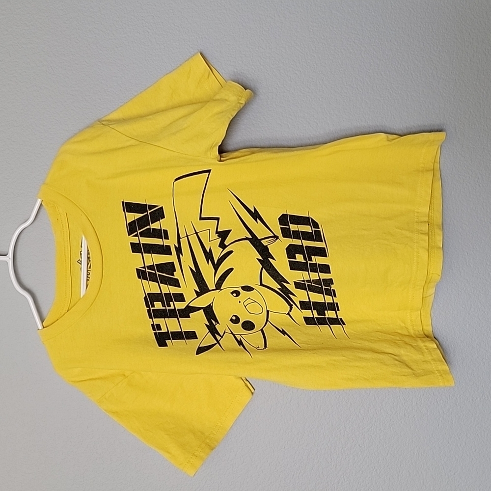 Pokemon Pikachu short sleeve shirt size small